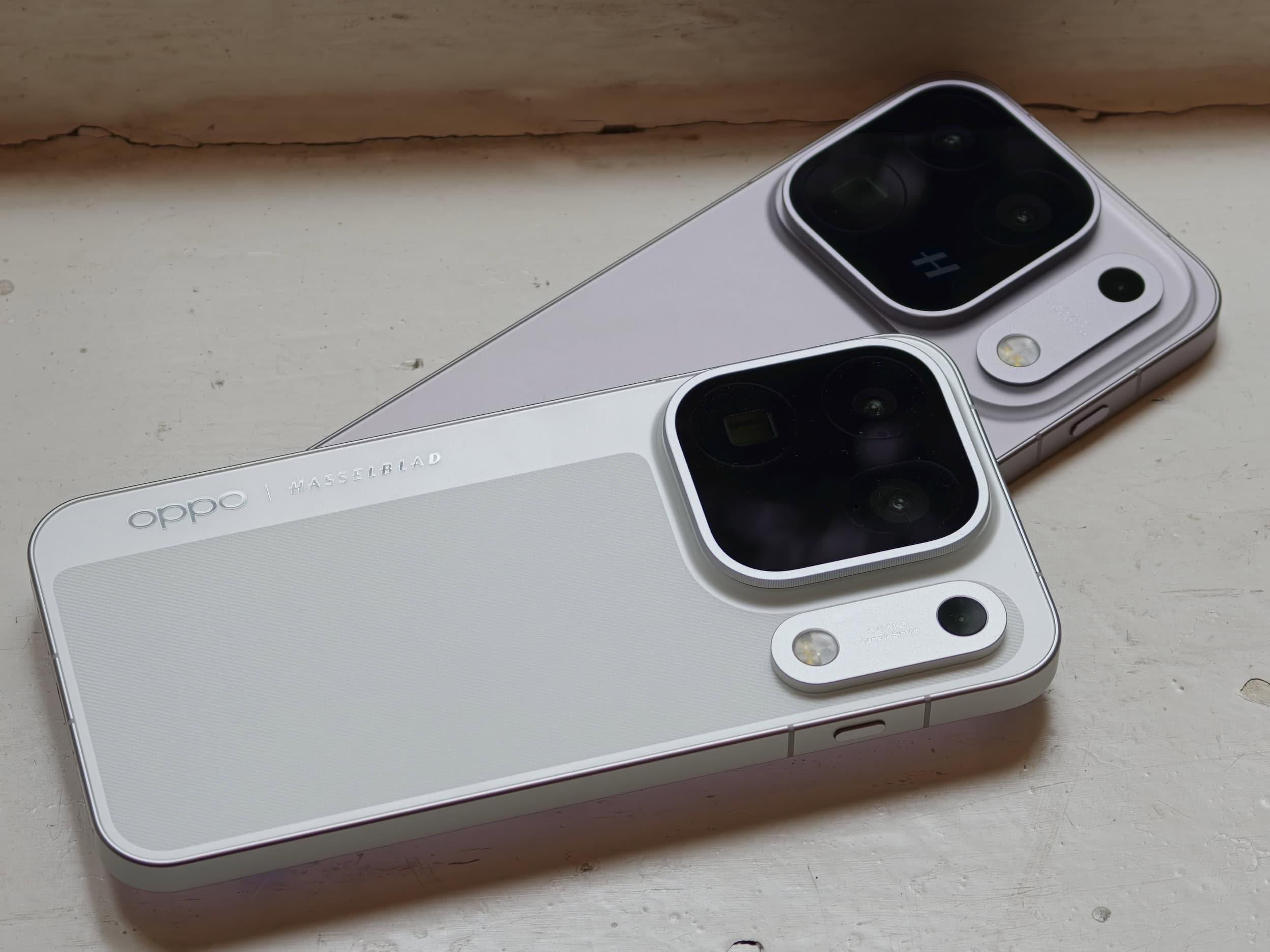 The Oppo Find X10 Pro Max and X10 ©Image Credit: GEEKSPIN