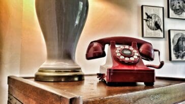 AT&T accelerates the shift away from legacy copper landlines in favor of fiber and modern wireless networks. ©Image Credit: Unsplash / Patti Black