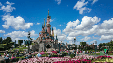 Disneyland Paris turned away guests without advance reservations recently because both its parks were completely full | ©Image Credit: Toni Pomar / Unsplash