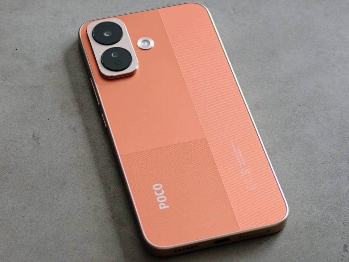 The Poco X8 in its textured two-tone orange colorway, built to withstand daily splashes and heavy outdoor use. ©Image Credit: GEEKSPIN