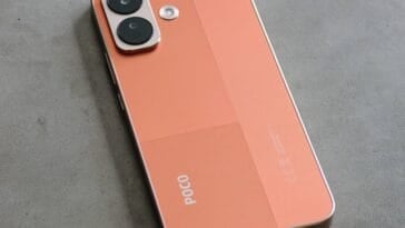 The Poco X8 in its textured two-tone orange colorway, built to withstand daily splashes and heavy outdoor use. ©Image Credit: GEEKSPIN