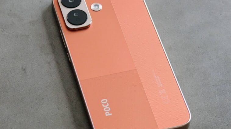 The Poco X8 in its textured two-tone orange colorway, built to withstand daily splashes and heavy outdoor use. ©Image Credit: GEEKSPIN