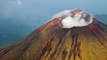 Located just 12 miles from 2 million people, Nicaragua's "Mouth of Hell" volcano is refilling with magma—though experts see no immediate threat. ©Image Credit: Unsplash / Roberto Zuniga