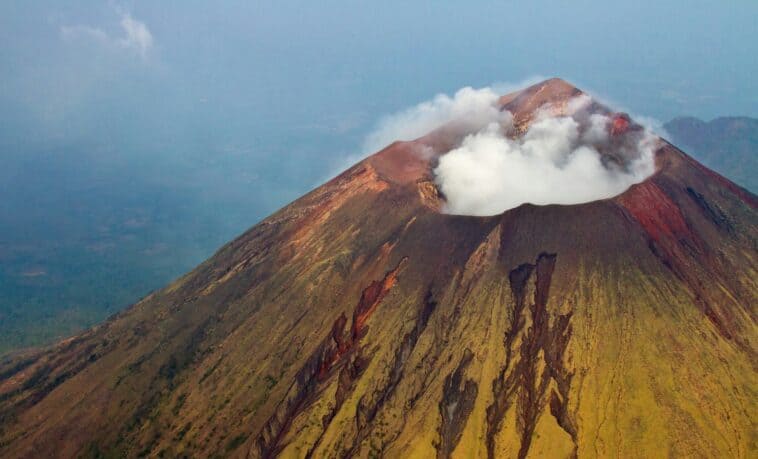 Located just 12 miles from 2 million people, Nicaragua's "Mouth of Hell" volcano is refilling with magma—though experts see no immediate threat. ©Image Credit: Unsplash / Roberto Zuniga
