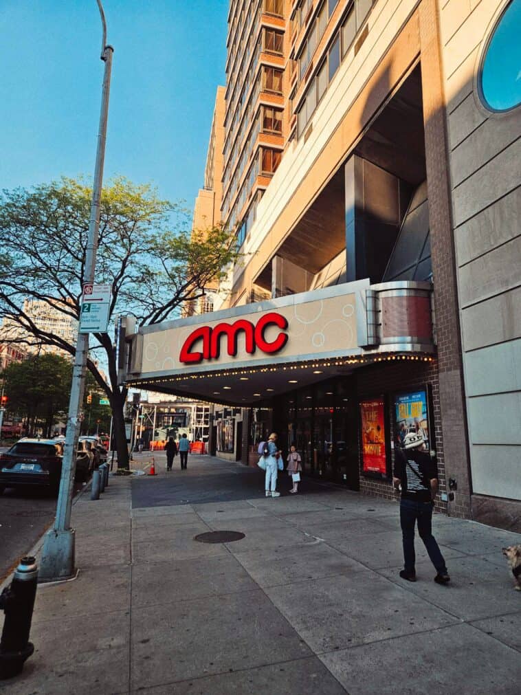 AMC expands $8 ticket deal for the rest of the year 1 AMC Stubs rewards members can score $8 movie tickets and half-price small concession combos every Tuesday and Wednesday through the rest of the year. ©Image Credit: Unsplash / Sebastian Enrique