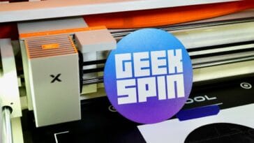 Printed and cut circular GEEKSPIN sticker resting on the xTool M2 working surface | ©Image Credit: GEEKSPIN